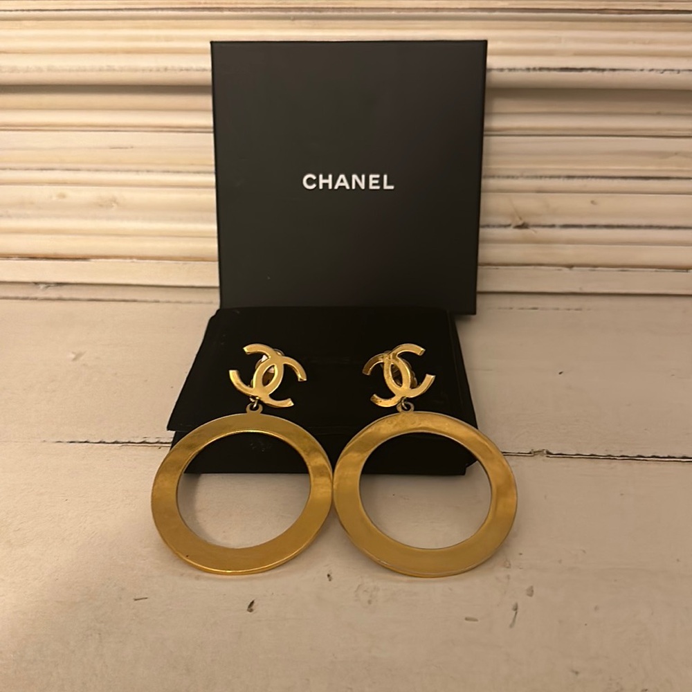 Chanel hoop earrings. Great vintage condition. Very hard to find!!